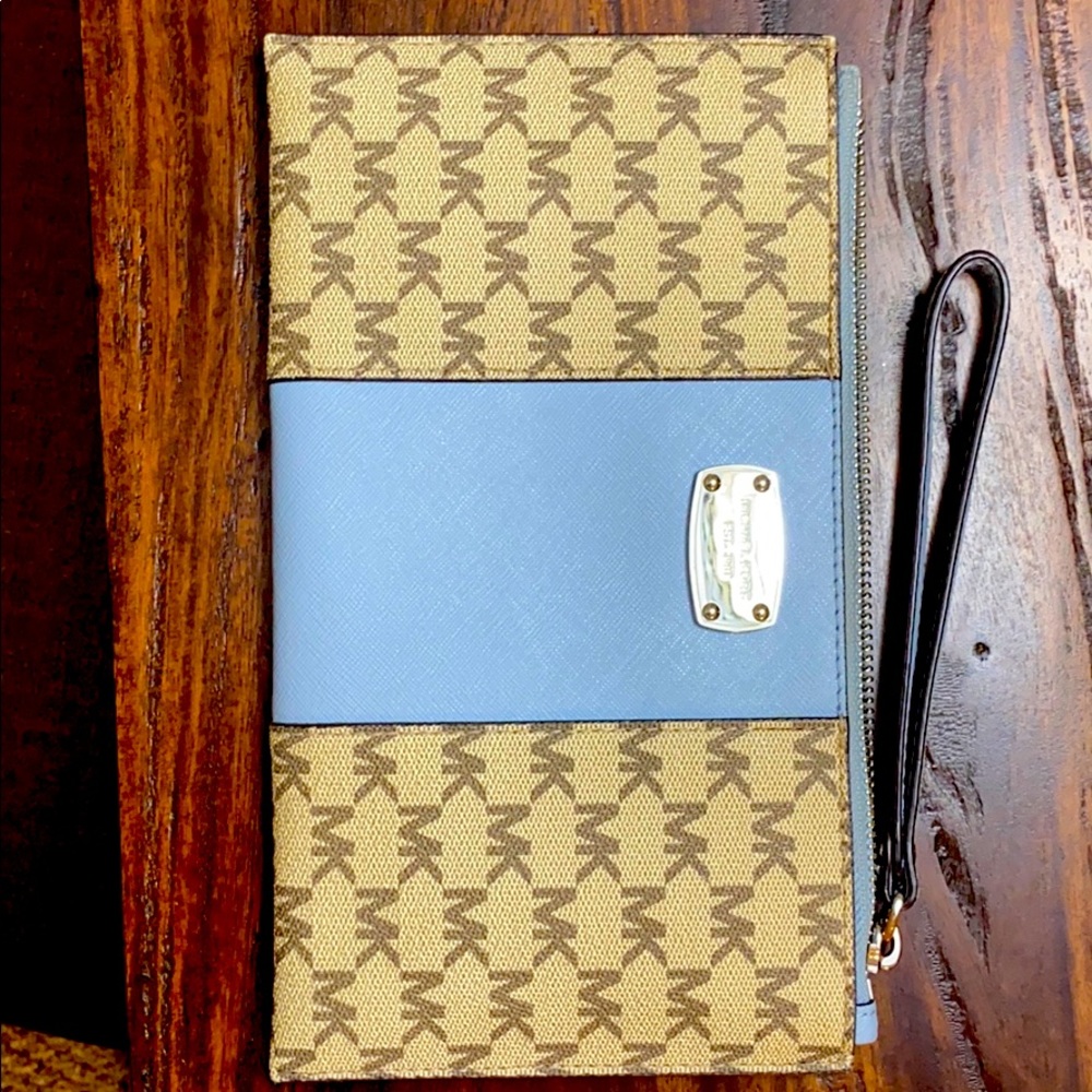 Michael Kors Wristlet